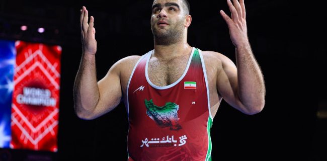 استقبال قهرمان کشتی فرنگی دنیا از پارادوومیدانیکاران ایران استقبال قهرمان کشتی فرنگی دنیا از پارادوومیدانیکاران ایران