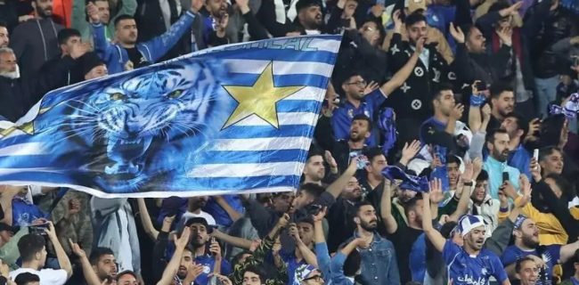 استقلال باشگاهی است که هرکس از کنارش رد شود می تواند پول به جیب بزند استقلال باشگاهی است که هرکس از کنارش رد شود می تواند پول به جیب بزند