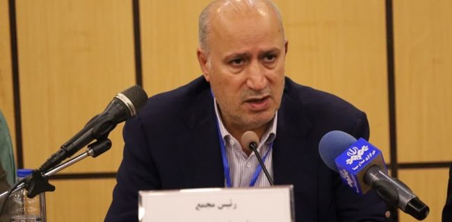 حمله روزنامه اصولگرا به مدیران و فدراسیون فوتبال: مشکل امروز فوتبال خود شما هستید / مراسمی که با حضور  مسئولان ورزشی برگزار کردید ، خیمه شب بازی بود