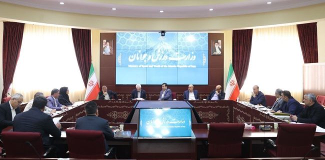 رزومه مربیان خارجی روی میز وزیر ورزش رزومه مربیان خارجی روی میز وزیر ورزش
