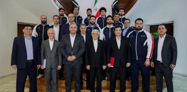 عکس| دیدار معاون اول رئیس‌جمهور با رئیس فدراسیون، کادر فنی و اعضای تیم ملی وزنه‌برداری