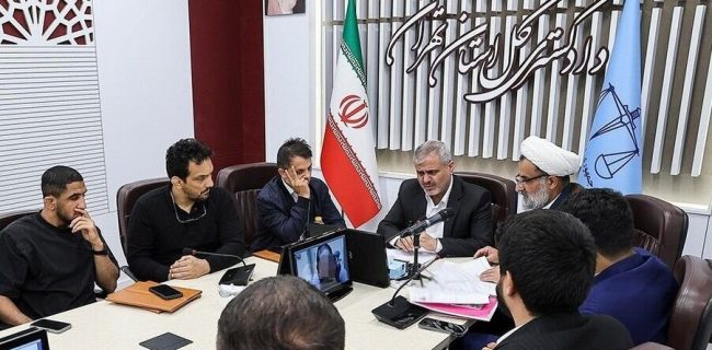 مربی شنا توسط کشتی گیران آزاد شد مربی شنا توسط کشتی گیران آزاد شد