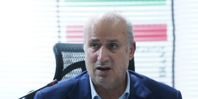 تاج: اگر شعار نژادپرستانه سر داده شود داور بازی را متوقف می‌کند