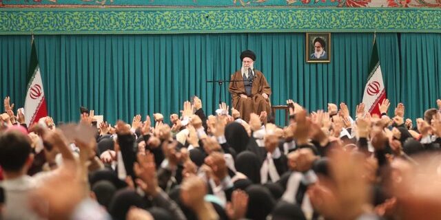 رهبر انقلاب: حفظ امنیت، حرمت و کرامت از حقوق اصلی زنان است؛ اسلام بر رعایت کامل احترام زن تأکید دارد رهبر انقلاب: حفظ امنیت، حرمت و کرامت از حقوق اصلی زنان است؛ اسلام بر رعایت کامل احترام زن تأکید دارد