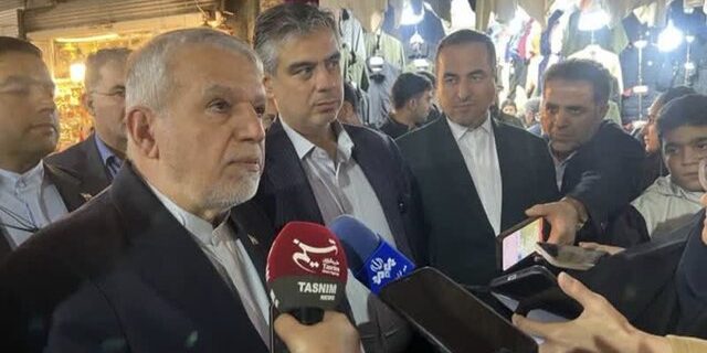 وزیر میراث فرهنگی بر لزوم مرمت بازار اراک پیش از بازدید کارشناسان یونسکو تأکید کرد: ظرفیت این بازار بینظیر است وزیر میراث فرهنگی بر لزوم مرمت بازار اراک پیش از بازدید کارشناسان یونسکو تأکید کرد: ظرفیت این بازار بینظیر است