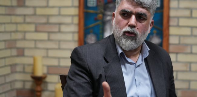 آمریکا ویزا نمیدهد چون میترسد آنجا سلام نظامی بدهیم/فقط دو قشر با پرچم دور افتخار میزنند؛ شهدا و ورزشکاران آمریکا ویزا نمیدهد چون میترسد آنجا سلام نظامی بدهیم/فقط دو قشر با پرچم دور افتخار میزنند؛ شهدا و ورزشکاران