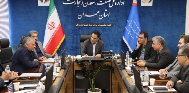 تجلیل از صنعتگران و صادرکنندگان برتر همدان در مهرماه تجلیل از صنعتگران و صادرکنندگان برتر همدان در مهرماه